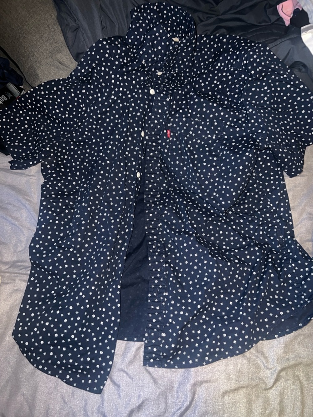 Levi's Men’s Navy Short-Sleeve Button-Down Shirt with White Dot Pattern